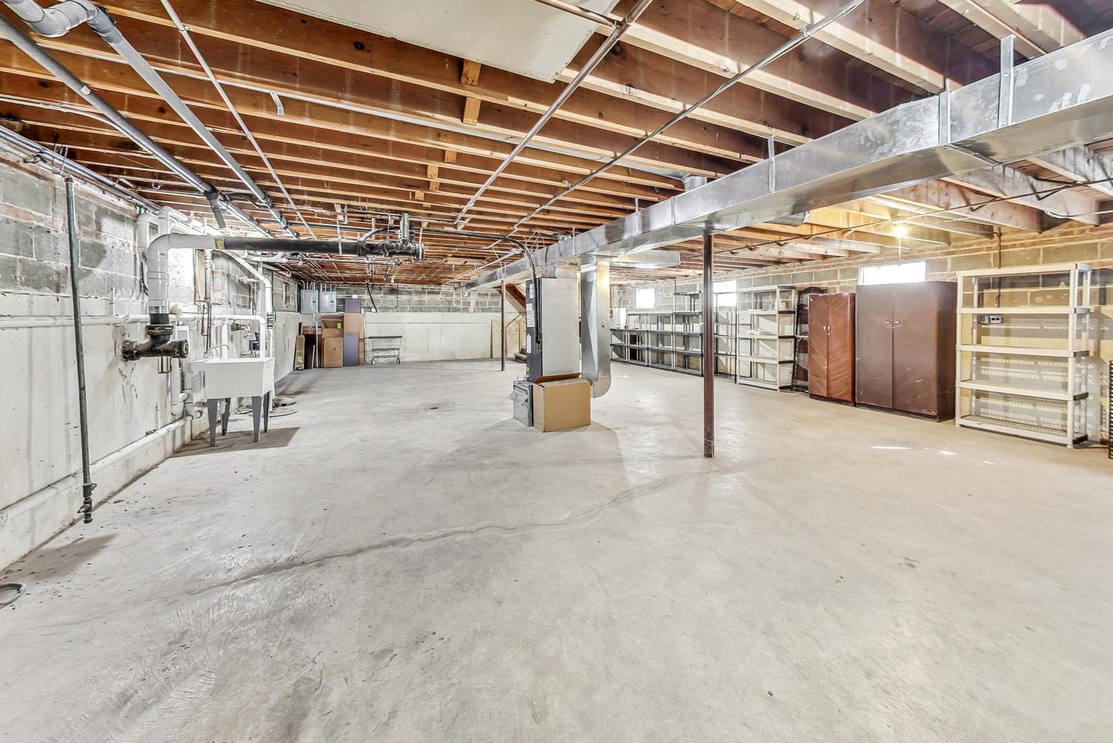 1108 Fortuna Avenue, Unit 1 Park Ridge, IL 60068 - Photo 37 of 39 a view of a garage