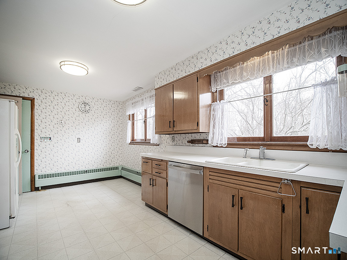 76 Gaylord Mountain Road Hamden, CT 06518 - Photo 10 of 40 Gallery Image 10