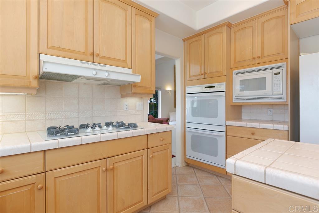 1386 Nightshade Road Carlsbad, CA 92011 - Photo 8 of 25