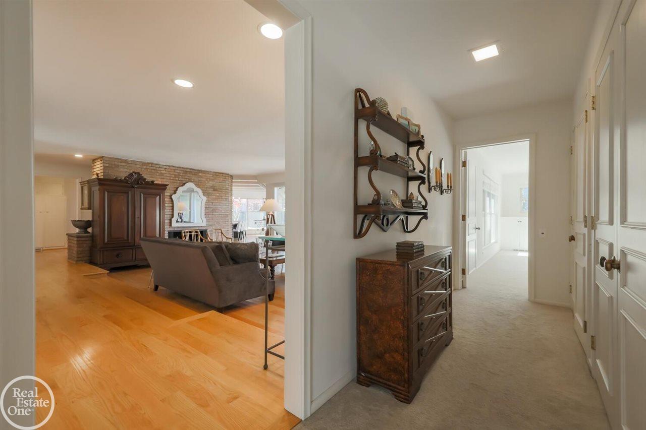 511 Shelden Road Grosse Pointe, MI 48236 - Photo 20 of 51 50061862-19.JPG