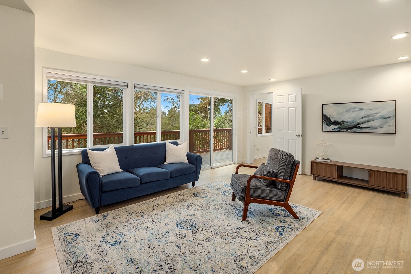 6833 47th Avenue Northeast Seattle, WA 98115 - Photo 16 of 40