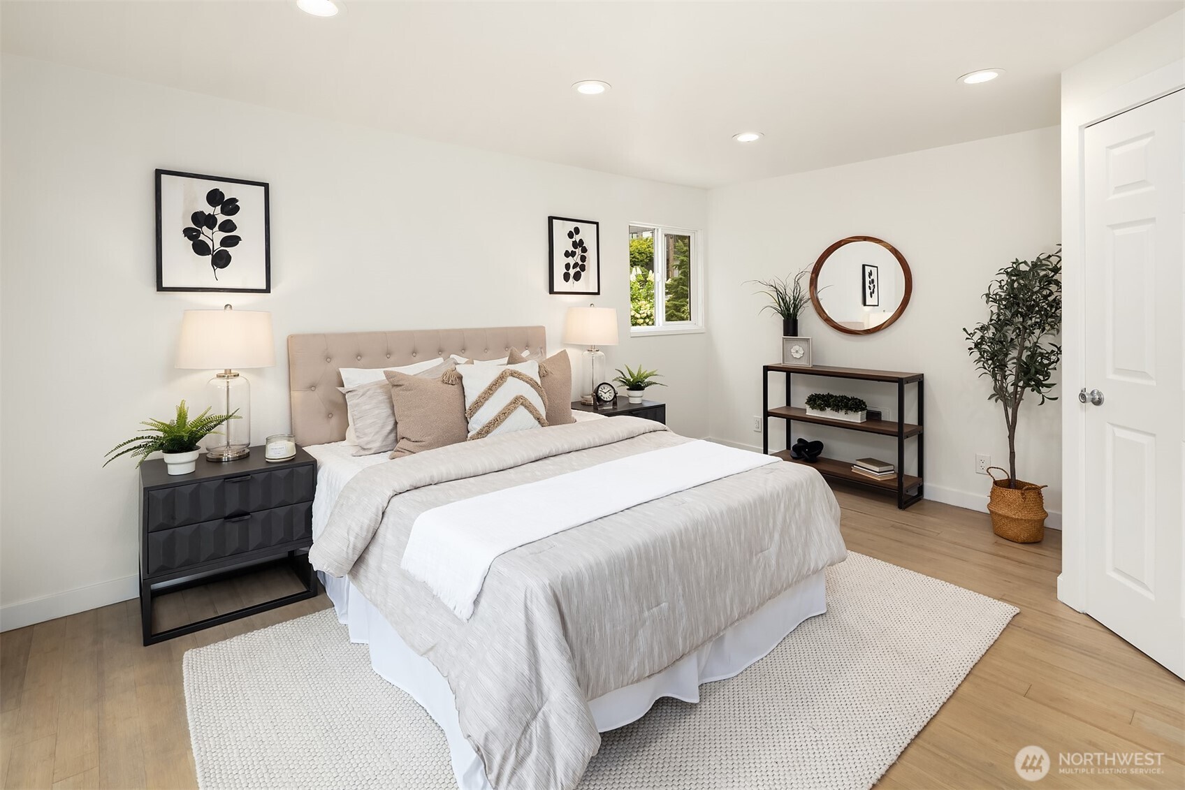 6833 47th Avenue Northeast Seattle, WA 98115 - Photo 17 of 40