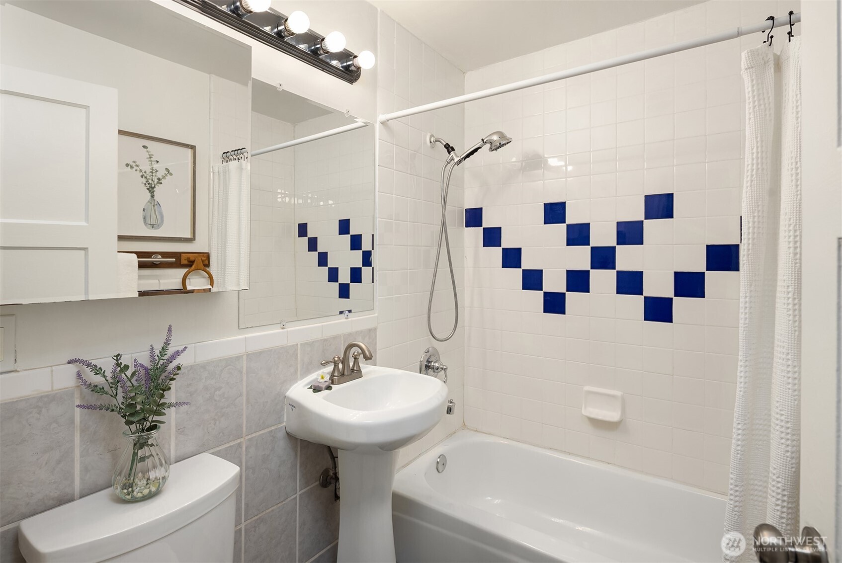 6833 47th Avenue Northeast Seattle, WA 98115 - Photo 22 of 40