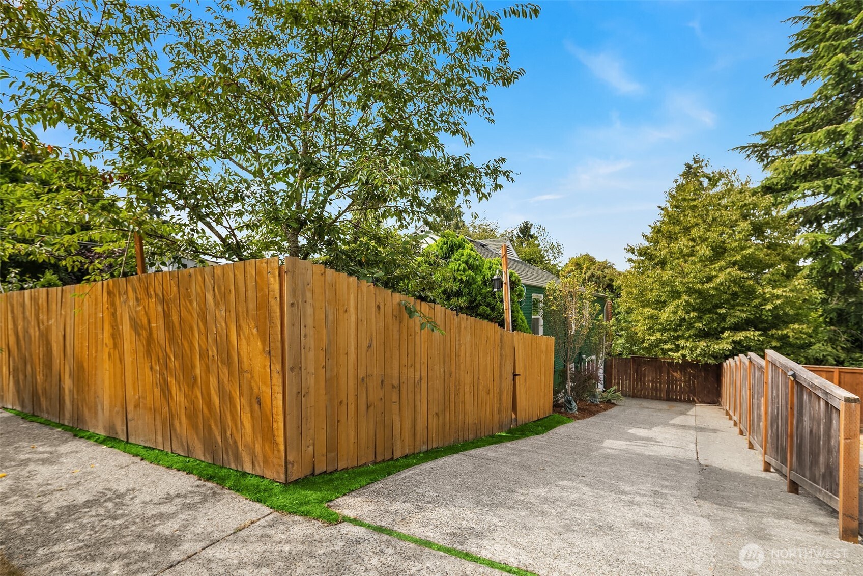 6833 47th Avenue Northeast Seattle, WA 98115 - Photo 38 of 40