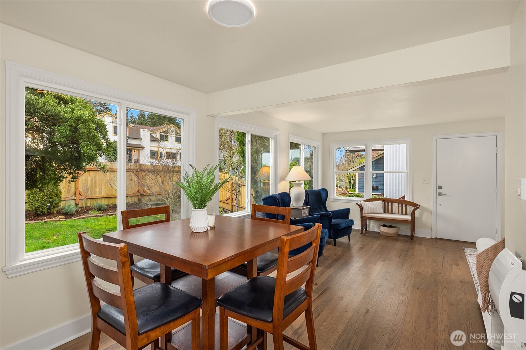 6833 47th Avenue Northeast Seattle, WA 98115 - Photo 7 of 40