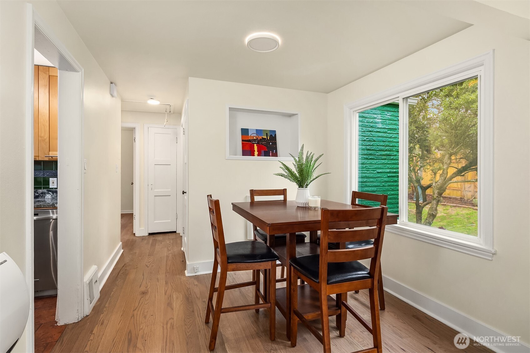 6833 47th Avenue Northeast Seattle, WA 98115 - Photo 8 of 40