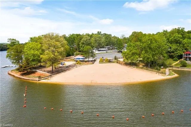 $139,000 | 124 Hummingbird Circle, New London, NC 28127