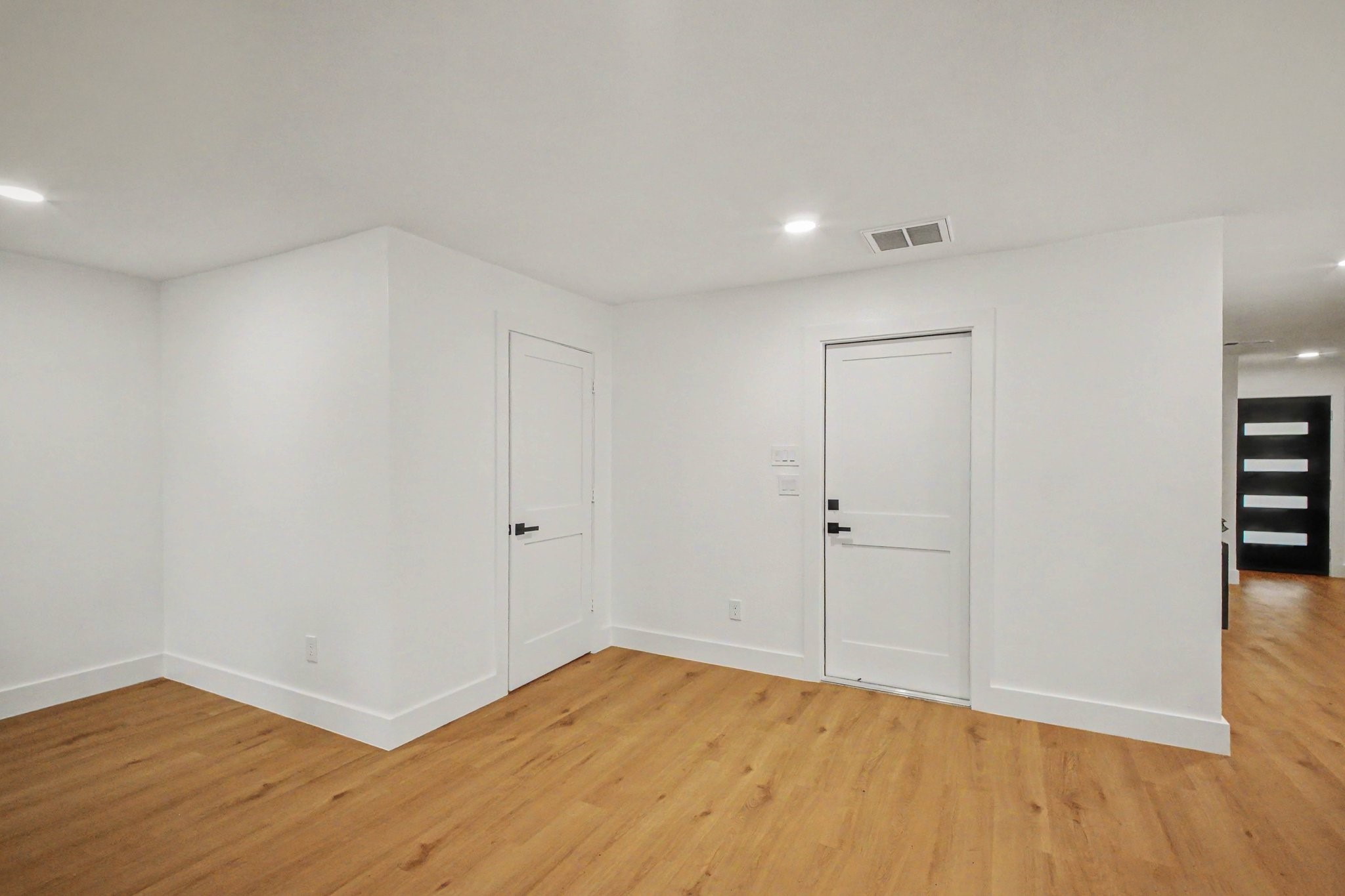 5443 Redstart Street Houston, TX 77096 - Photo 12 of 36