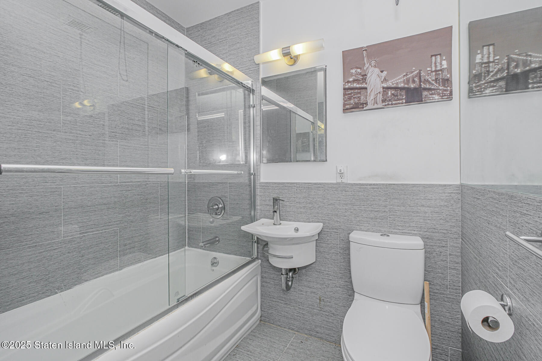 130 Beach 119th Street, Unit 3B Queens, NY 11694 - Photo 28 of 29 a bathroom with a toilet a sink and bathtub