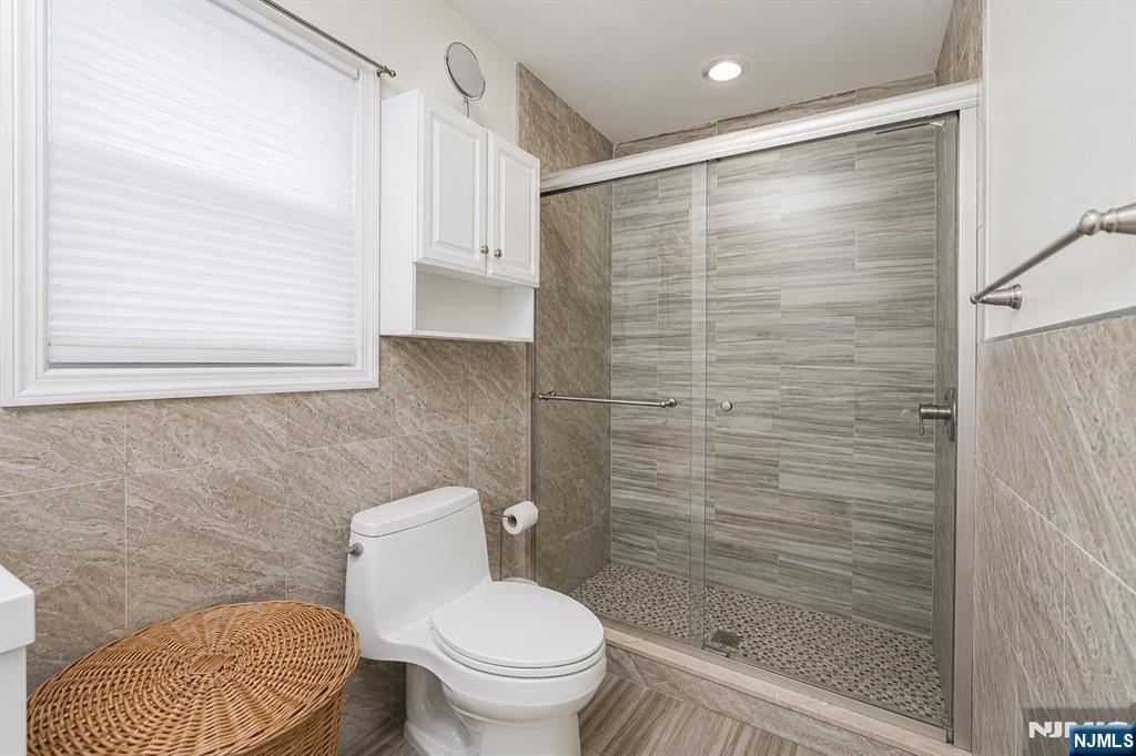42 Long Valley Road Lodi, NJ 07644 - Photo 16 of 32
