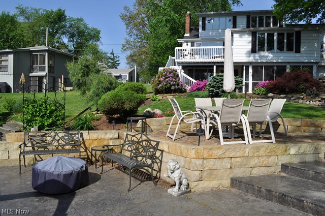 Gorgeous lake front on main chain of Portage Lakes*