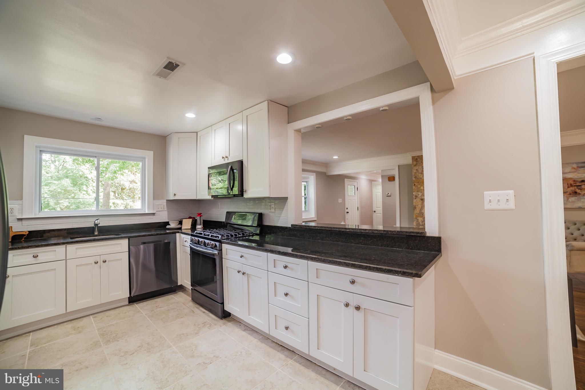 10620 Sweetbriar Parkway Silver Spring, MD 20903 - Photo 11 of 30 Kitchen