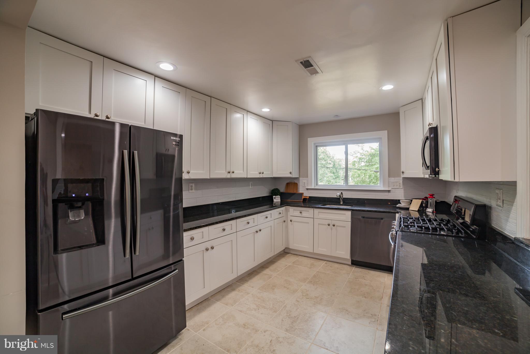 10620 Sweetbriar Parkway Silver Spring, MD 20903 - Photo 10 of 30 Kitchen