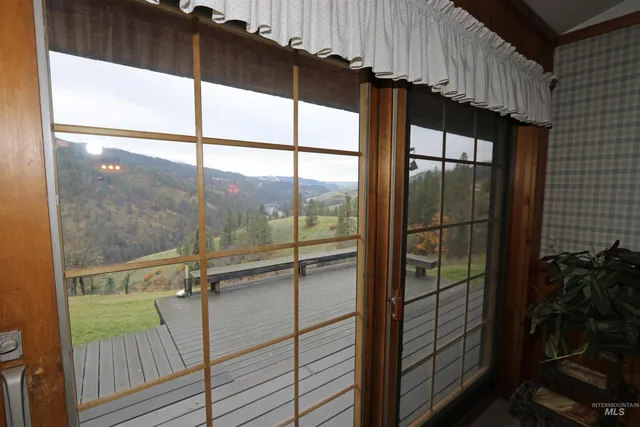 $850,000 | 20044 Orchard Lane, Lenore, ID 83541