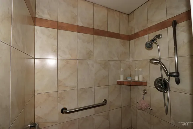 $850,000 | 20044 Orchard Lane, Lenore, ID 83541