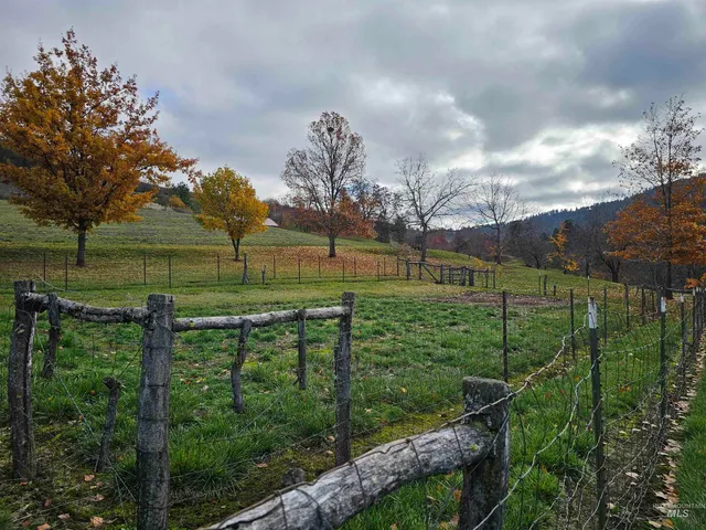 $850,000 | 20044 Orchard Lane, Lenore, ID 83541