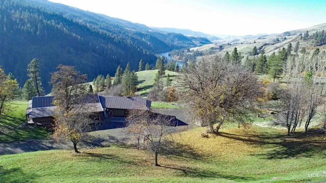 $850,000 | 20044 Orchard Lane, Lenore, ID 83541