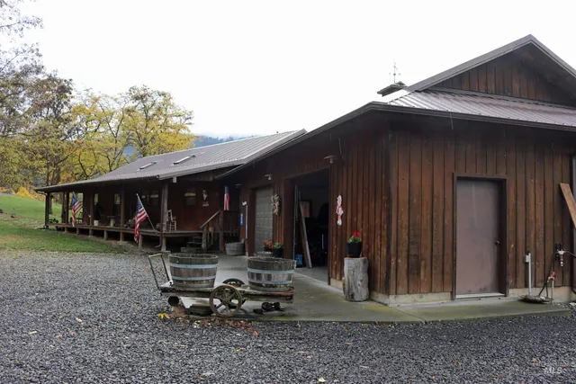 $850,000 | 20044 Orchard Lane, Lenore, ID 83541