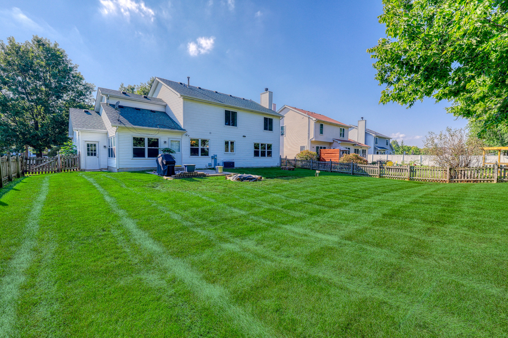 86 South Hankes Road Aurora, IL 60506 - Photo 4 of 28 Gallery Image 4