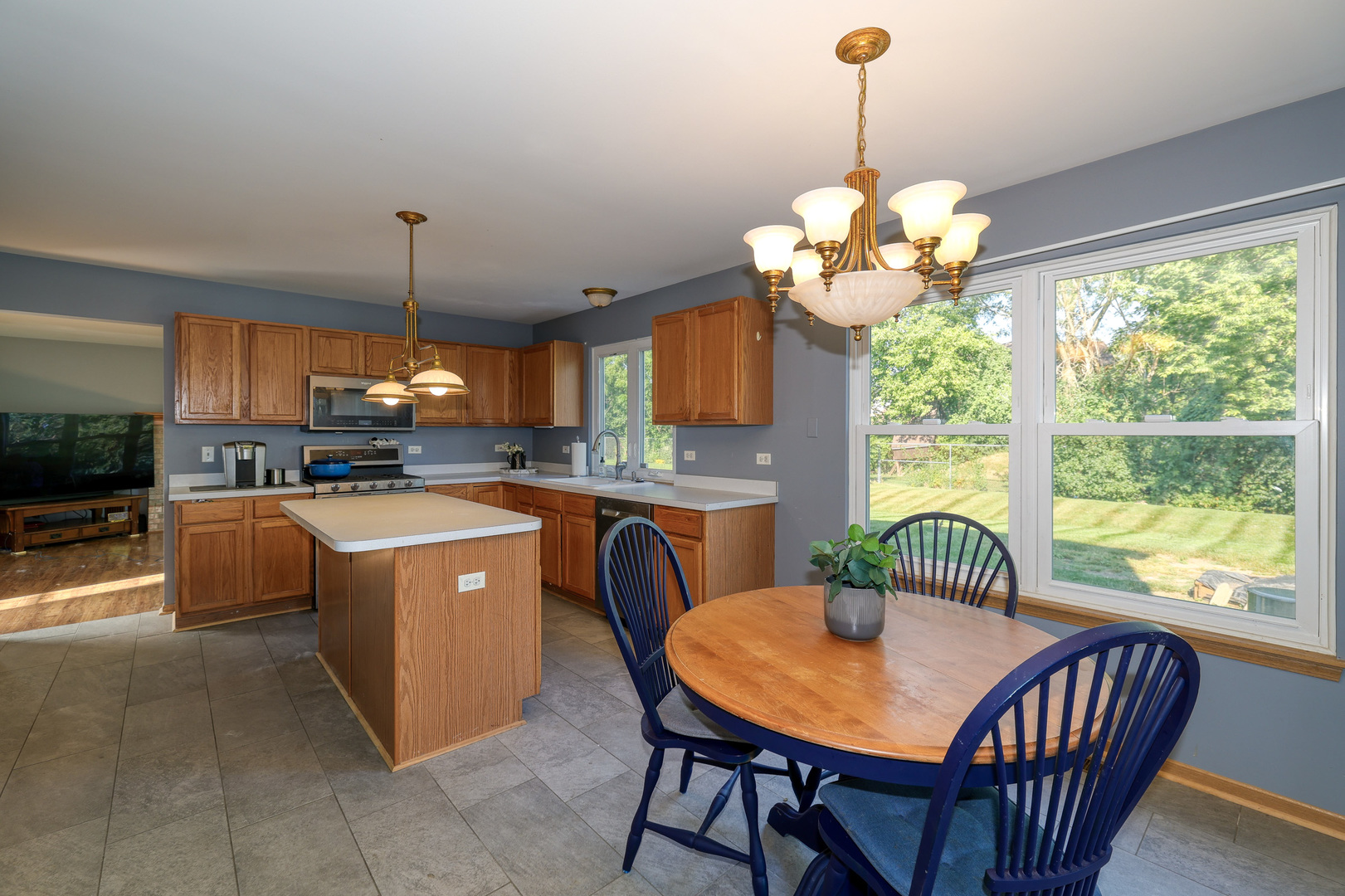 86 South Hankes Road Aurora, IL 60506 - Photo 10 of 28 Gallery Image 10