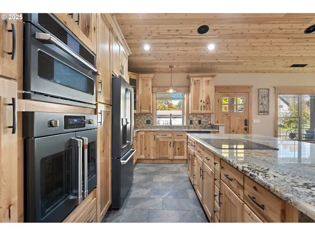 $695,000 | 818 Sierra Vista Drive, Newberg, OR 97132