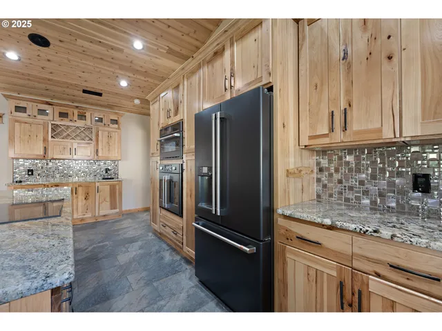 $695,000 | 818 Sierra Vista Drive, Newberg, OR 97132