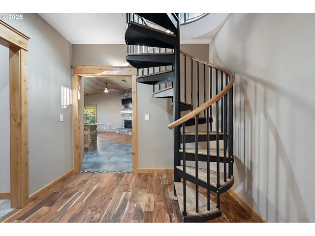 $695,000 | 818 Sierra Vista Drive, Newberg, OR 97132