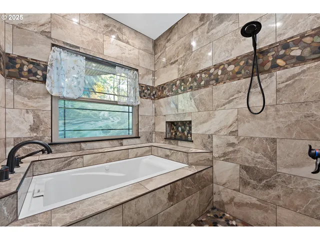 $695,000 | 818 Sierra Vista Drive, Newberg, OR 97132