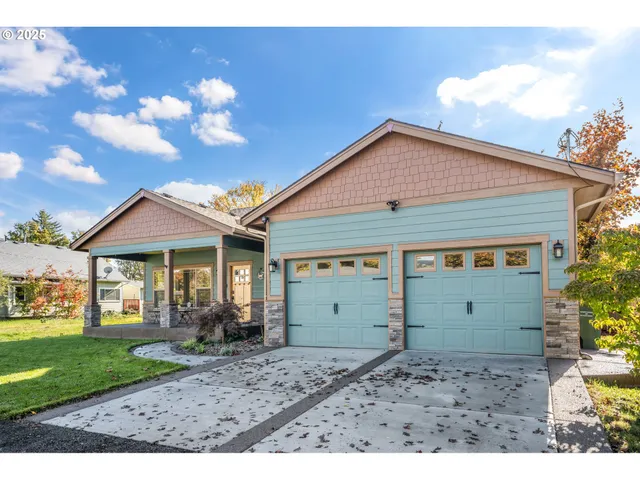 $695,000 | 818 Sierra Vista Drive, Newberg, OR 97132