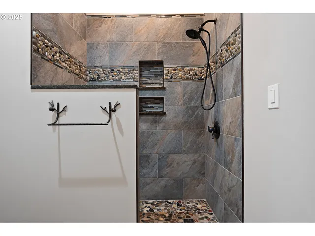 $695,000 | 818 Sierra Vista Drive, Newberg, OR 97132