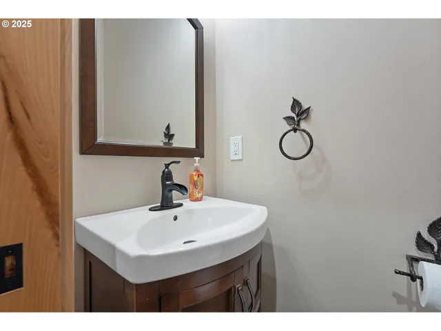 $695,000 | 818 Sierra Vista Drive, Newberg, OR 97132