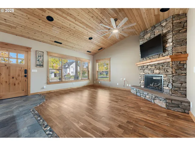 $695,000 | 818 Sierra Vista Drive, Newberg, OR 97132