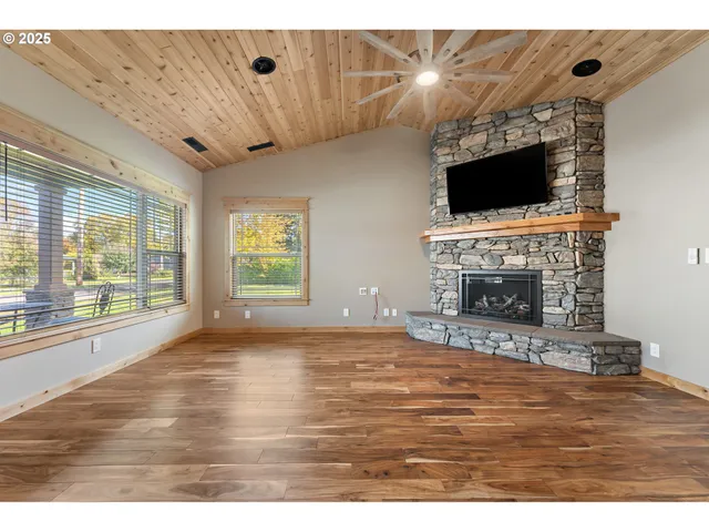 $695,000 | 818 Sierra Vista Drive, Newberg, OR 97132