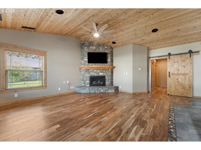 $695,000 | 818 Sierra Vista Drive, Newberg, OR 97132