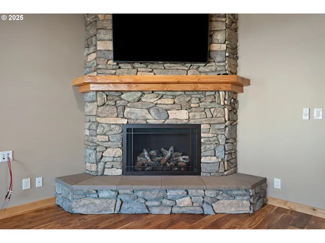 $695,000 | 818 Sierra Vista Drive, Newberg, OR 97132