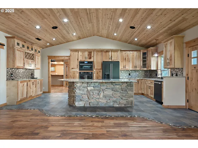 $695,000 | 818 Sierra Vista Drive, Newberg, OR 97132