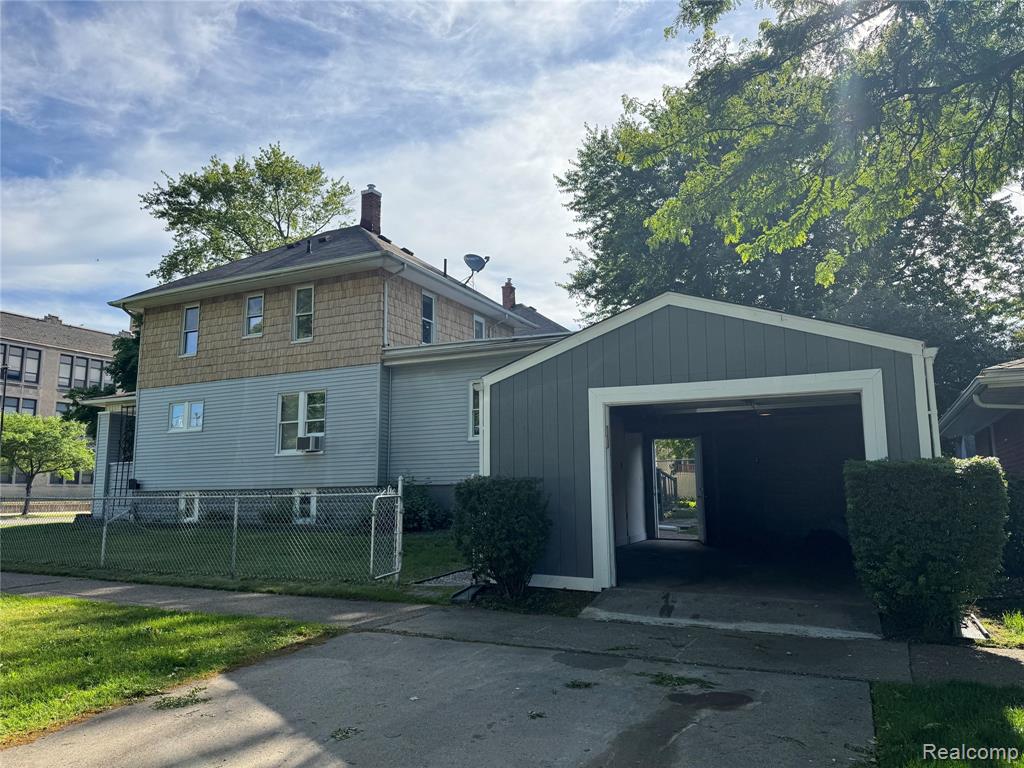 563 Eureka Road Wyandotte, MI 48192 - Photo 2 of 21