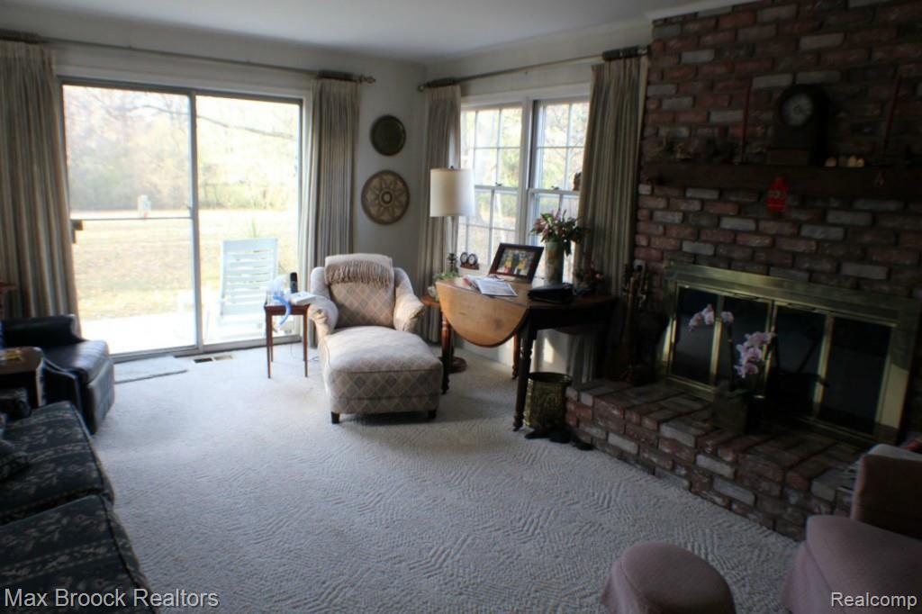 5674 Raven Road Bloomfield Hills, MI 48301 - Photo 9 of 23 Family Room2.jpg