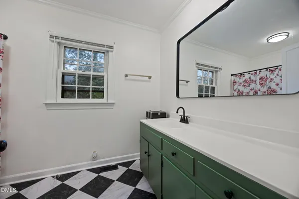 $250,000 | 230 Chavasse Avenue, Henderson, NC 27536