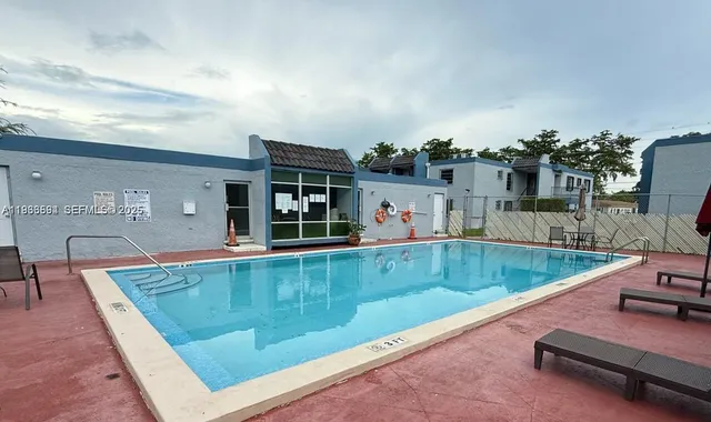 $2,300 | 160 Southwest 30th Avenue, Unit 109A, Miami, FL 33135