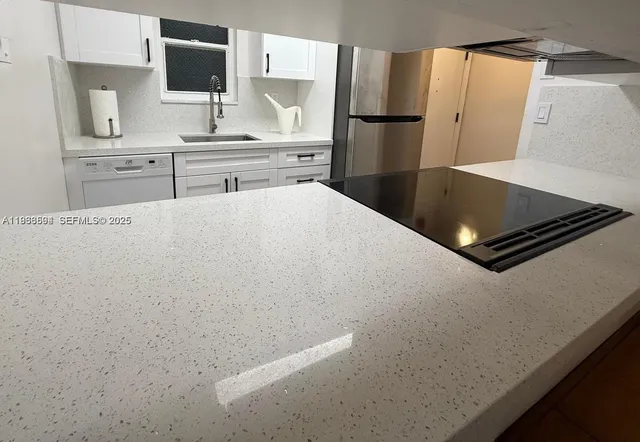 $2,300 | 160 Southwest 30th Avenue, Unit 109A, Miami, FL 33135