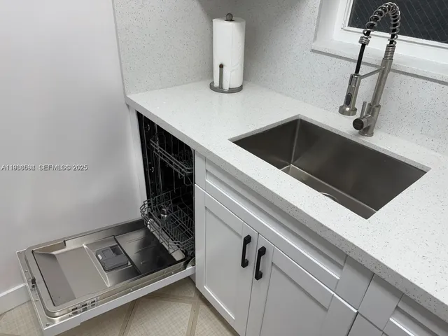 $2,300 | 160 Southwest 30th Avenue, Unit 109A, Miami, FL 33135