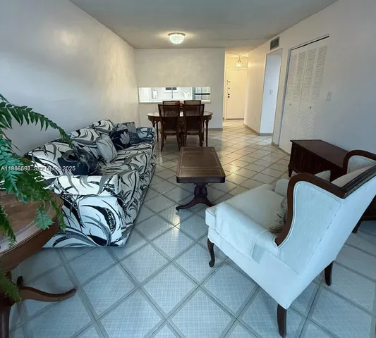 $2,300 | 160 Southwest 30th Avenue, Unit 109A, Miami, FL 33135