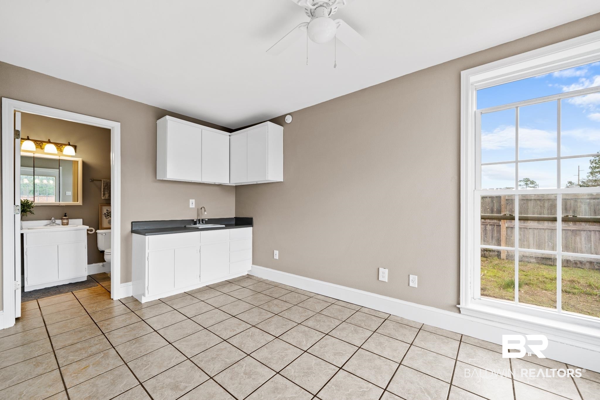 4586 Spinnaker Way Orange Beach, AL 36561 - Photo 27 of 37 Apartment Living/Kitchen
