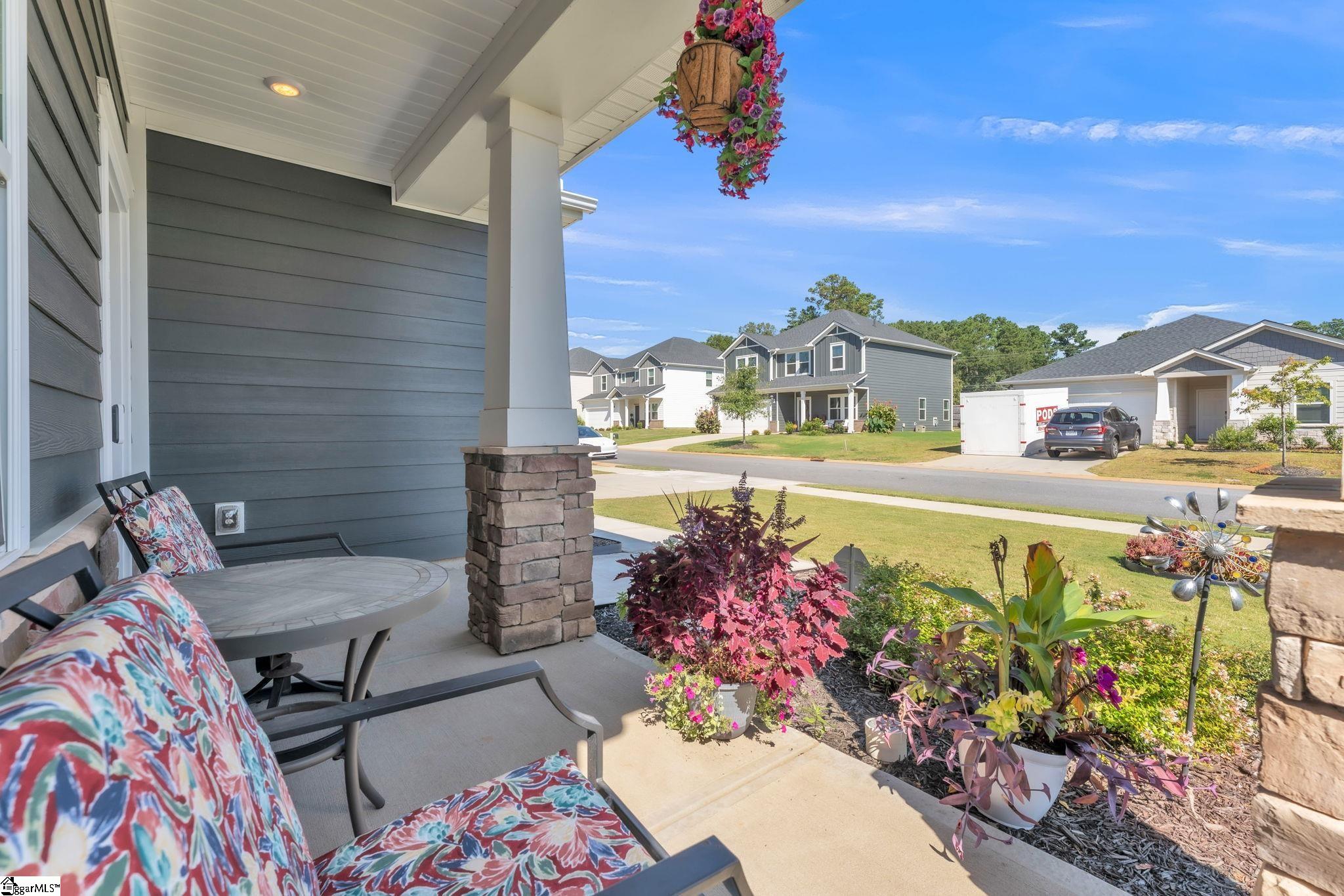 328 Roderick Lane Greenville, SC 29605 - Photo 2 of 31