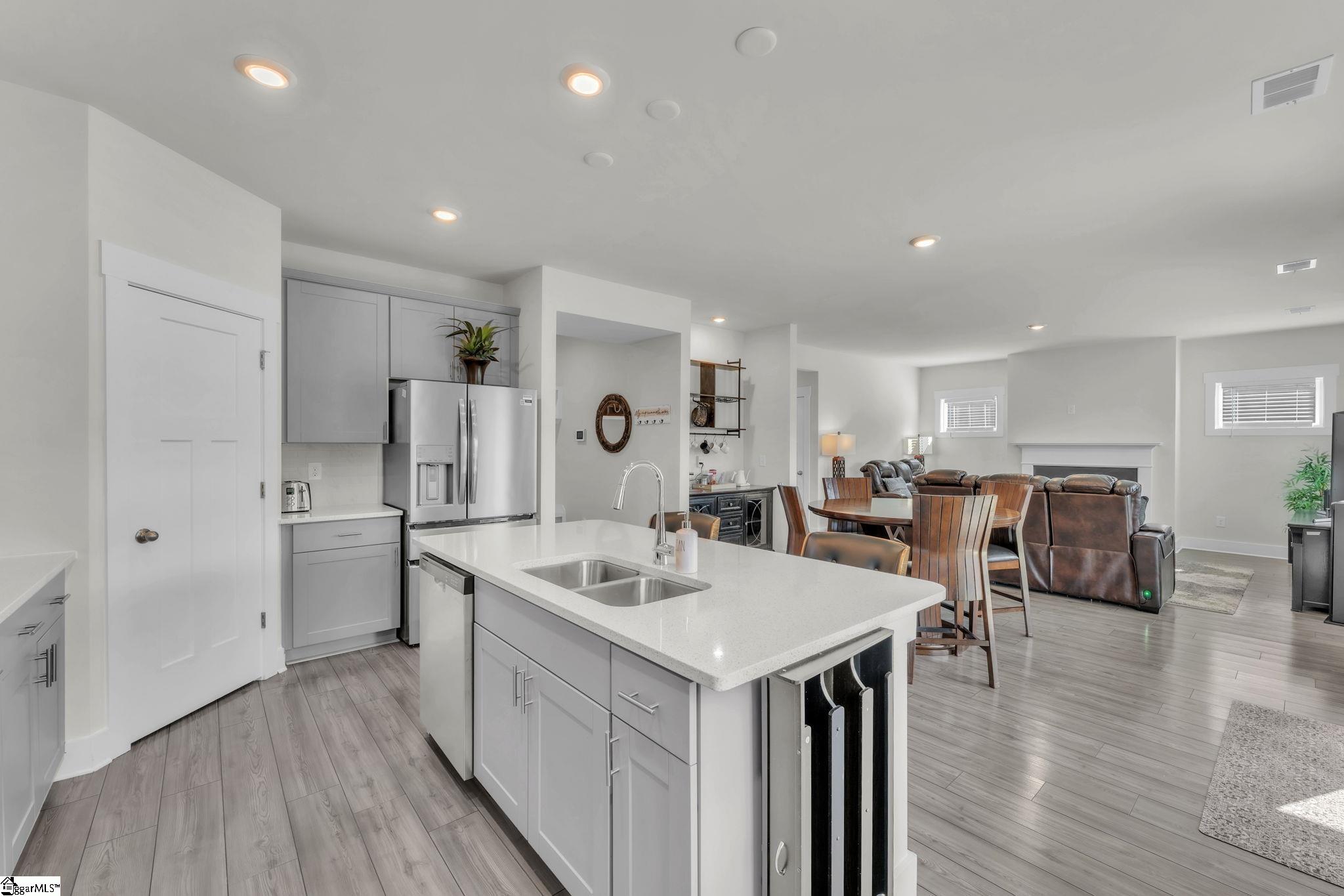 328 Roderick Lane Greenville, SC 29605 - Photo 8 of 31