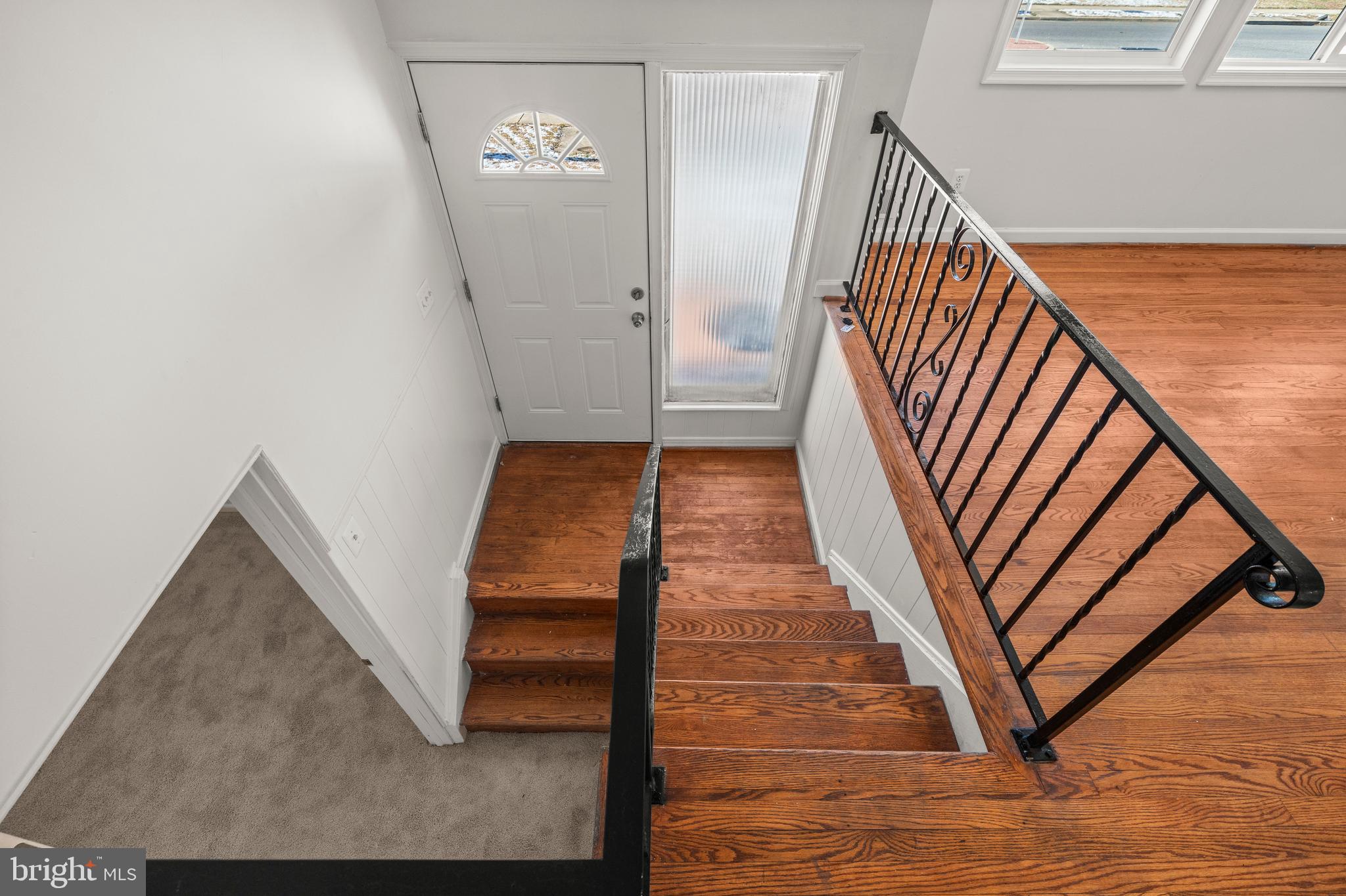 8100 Oxon Hill Road Fort Washington, MD 20744 - Photo 3 of 40 a view of entryway