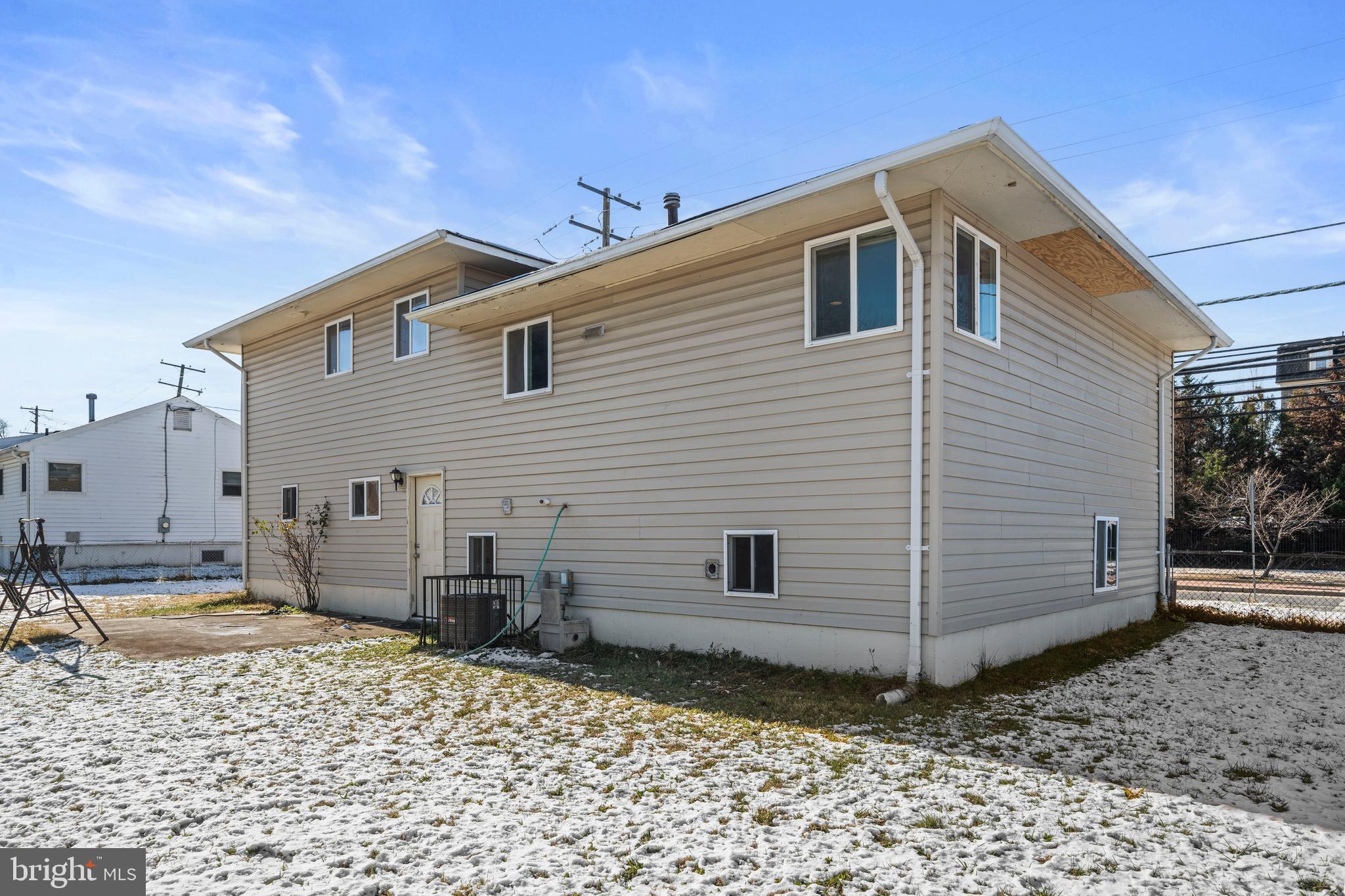 8100 Oxon Hill Road Fort Washington, MD 20744 - Photo 36 of 40 a backyard of a house