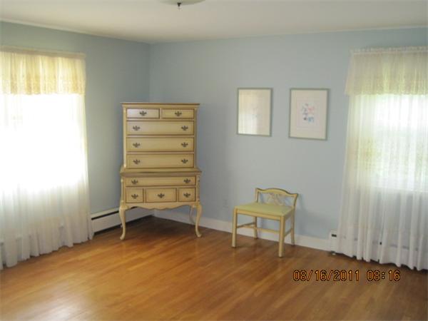 16 Winneconnett Road Worcester, MA 01605 - Photo 3 of 8 Gallery Image 3