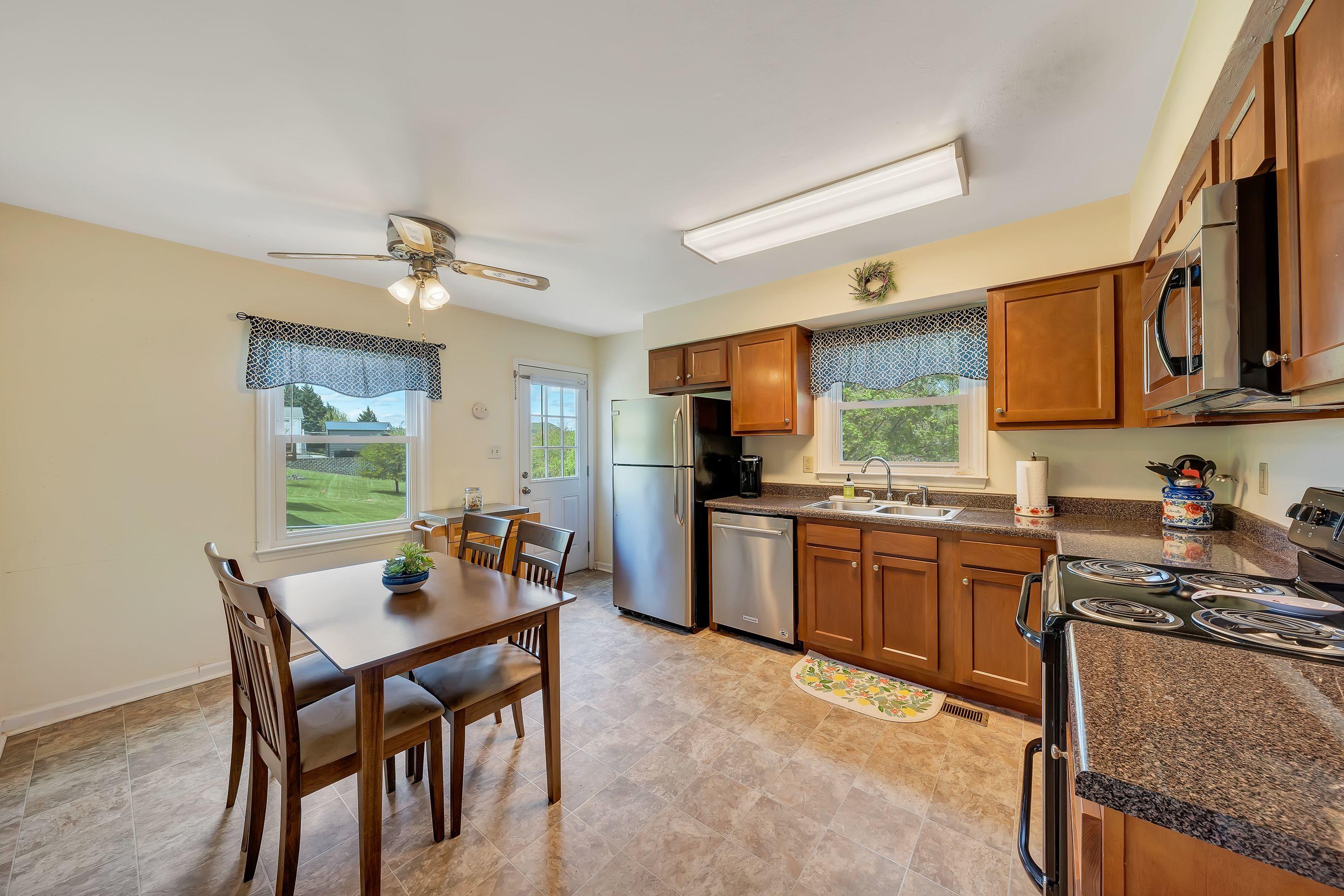 3876 Pitzer Road Roanoke, VA 24014 - Photo 17 of 25 pGkliUwg